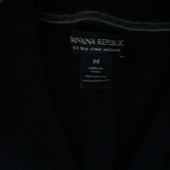 Banana Republic EXTRA FINE Merino Wool V Neck  Black Sweater Size M - Picture 2 of 8